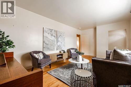 1609 Park Avenue, Saskatoon, SK - Indoor Photo Showing Living Room