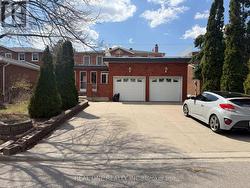 14 EMPRINGHAM CRESCENT Markham, ON L3R 3G1