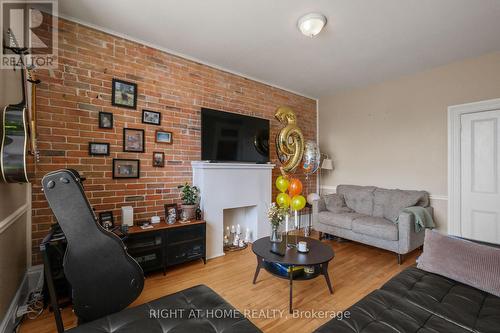 Unit 2-Livingroom - 93 Gilmour Street, Ottawa, ON - Indoor Photo Showing Living Room