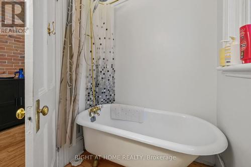 Unit 1-Main Floor-4 pc Bathroom - 93 Gilmour Street, Ottawa, ON - Indoor Photo Showing Bathroom