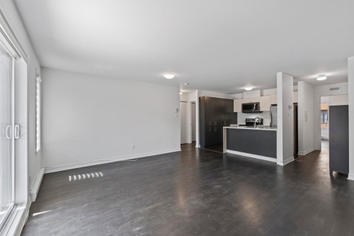 Kitchen - 4-215 Boul. Bouchard, Dorval, QC - Indoor Photo Showing Other Room