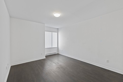 Master Bedroom - 4-215 Boul. Bouchard, Dorval, QC - Indoor Photo Showing Other Room