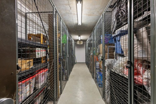 Storage - 4-215 Boul. Bouchard, Dorval, QC - Indoor
