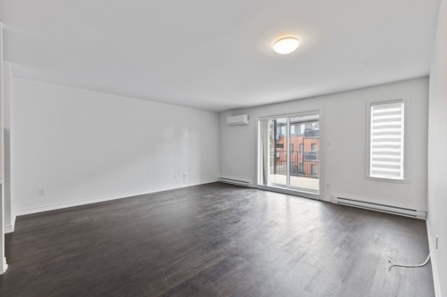 Living Room - 4-215 Boul. Bouchard, Dorval, QC - Indoor