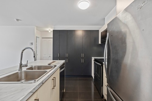 Kitchen - 4-215 Boul. Bouchard, Dorval, QC - Indoor Photo Showing Kitchen With Double Sink