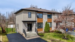 124 Rue de l'Hibiscus Granby, QC J2H 1T9
