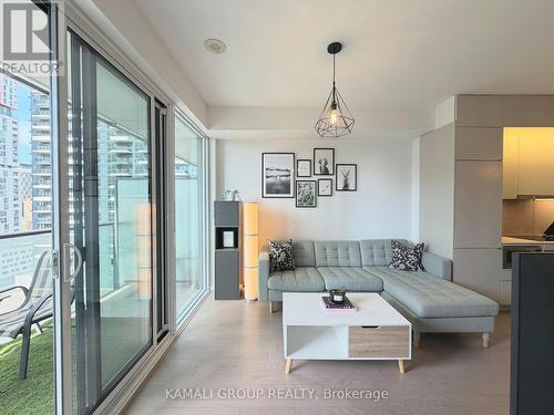 1712 - 101 PETER STREET  Toronto, ON M5V 0G6