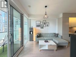 1712 - 101 PETER STREET Toronto, ON M5V 0G6