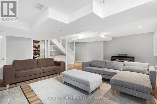 1252 Anoka Street, Ottawa, ON - Indoor Photo Showing Living Room
