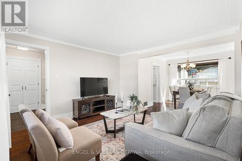 1252 Anoka Street, Ottawa, ON - Indoor Photo Showing Living Room