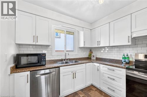 22 Vance Crescent, Waterdown, ON - Indoor Photo Showing Kitchen With Double Sink