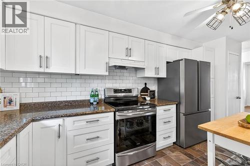 22 Vance Crescent, Waterdown, ON - Indoor Photo Showing Kitchen With Stainless Steel Kitchen With Upgraded Kitchen