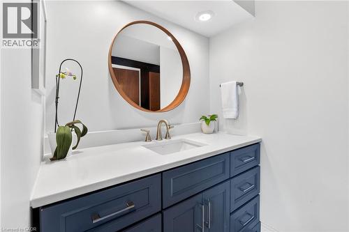 22 Vance Crescent, Waterdown, ON - Indoor Photo Showing Bathroom