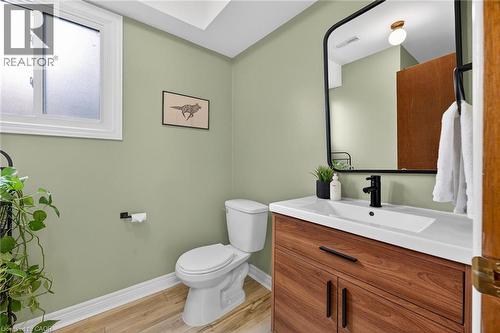 22 Vance Crescent, Waterdown, ON - Indoor Photo Showing Bathroom