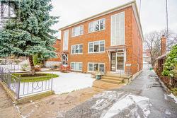 1 - 295 INDIAN GROVE E Toronto, ON M6P 2H6