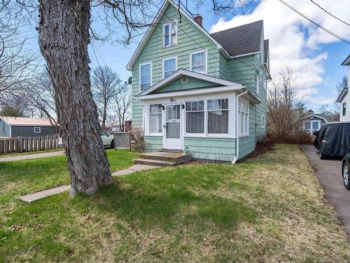 8 Robie Street, Amherst, NS 
