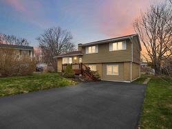 47 Ancaster Court Cole Harbour, NS B2V 1J2