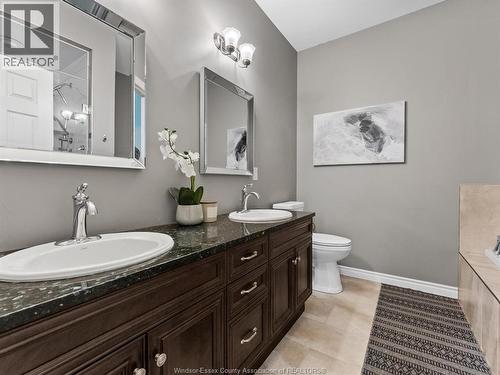11900 Boulder, Windsor, ON - Indoor Photo Showing Bathroom