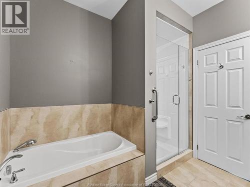 11900 Boulder, Windsor, ON - Indoor Photo Showing Bathroom