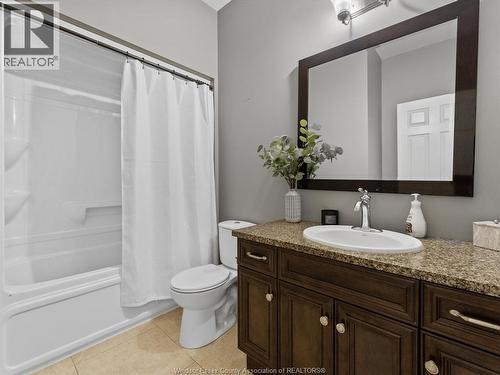 11900 Boulder, Windsor, ON - Indoor Photo Showing Bathroom
