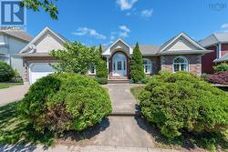152 Roxbury Crescent  Halifax, NS B3M 4T1