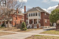 318 CLEMOW AVENUE  Ottawa, ON K1S 2B8