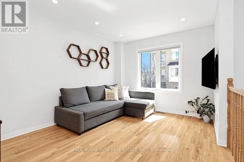 Living Room - 137 Fordham Private, Ottawa, ON - Indoor Photo Showing Living Room