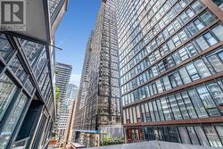 915 - 115 BLUE JAYS WAY Toronto, ON M5V 3T3