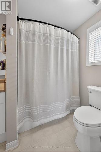1199 Blackmaple Drive, London East (East A), ON - Indoor Photo Showing Bathroom