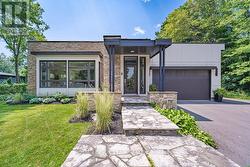 17 KAYMAR DRIVE Ottawa, ON K1J 7C8