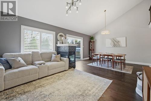 26 - 7 Gibson Place, St. Catharines (Downtown), ON - Indoor Photo Showing Living Room