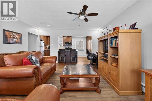 27 Camille Court, Hamilton, ON - Indoor Photo Showing Living Room