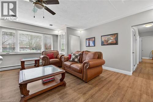 27 Camille Court, Hamilton, ON - Indoor Photo Showing Living Room