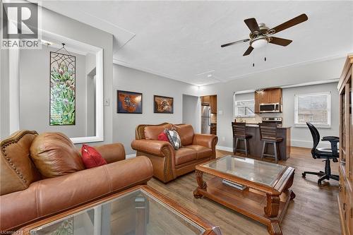 27 Camille Court, Hamilton, ON - Indoor Photo Showing Living Room