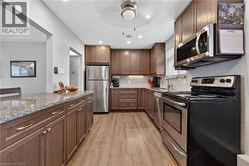 27 Camille Court, Hamilton, ON - Indoor Photo Showing Kitchen