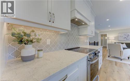 395 Warrington Drive, Waterloo, ON - Indoor Photo Showing Kitchen With Upgraded Kitchen