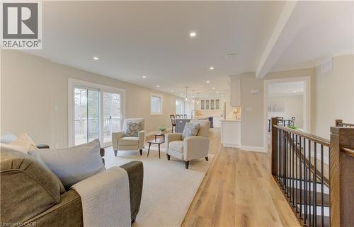 395 Warrington Drive, Waterloo, ON - Indoor Photo Showing Living Room