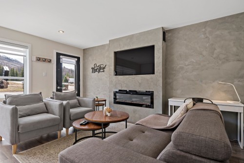 Salon - 881-875 Route 117, Mont-Blanc, QC - Indoor Photo Showing Living Room With Fireplace