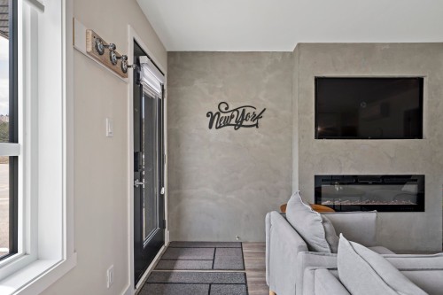 Hall d'entrée/Vestibule - 881-875 Route 117, Mont-Blanc, QC - Indoor Photo Showing Living Room With Fireplace