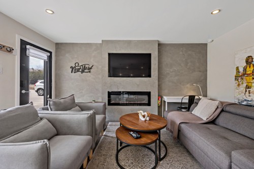 Salon - 881-875 Route 117, Mont-Blanc, QC - Indoor Photo Showing Living Room With Fireplace
