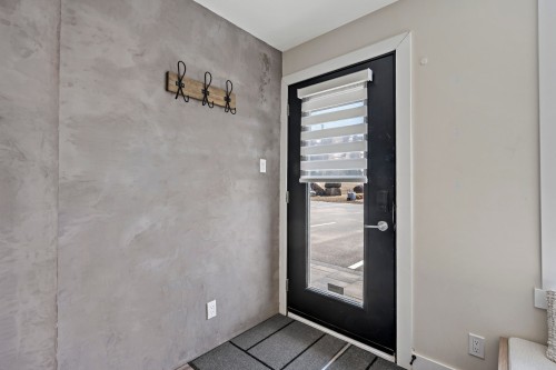 Hall d'entrée/Vestibule - 879-875 Route 117, Mont-Blanc, QC - Indoor Photo Showing Bathroom