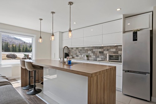 Cuisine - 879-875 Route 117, Mont-Blanc, QC - Indoor Photo Showing Kitchen With Upgraded Kitchen