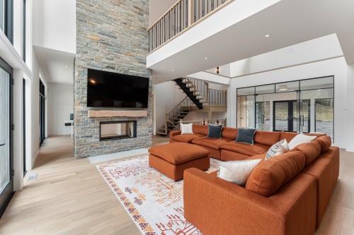 Living Room - 170 Ch. De L'Éléphant, Stanstead - Canton, QC - Indoor Photo Showing Living Room With Fireplace