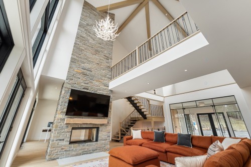 Living Room - 170 Ch. De L'Éléphant, Stanstead - Canton, QC - Indoor Photo Showing Living Room With Fireplace