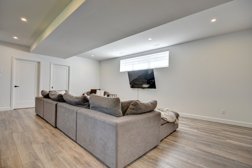 Salle familiale - 551 Ch. Du Quartier-Du-Cerf, Saint-Côme, QC - Indoor