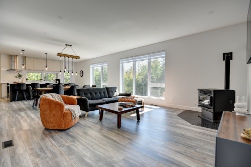 Salon - 551 Ch. Du Quartier-Du-Cerf, Saint-Côme, QC - Indoor Photo Showing Living Room
