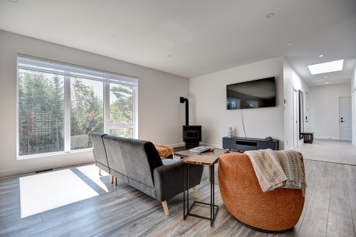 Salon - 551 Ch. Du Quartier-Du-Cerf, Saint-Côme, QC - Indoor Photo Showing Living Room