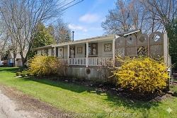 135 ESSEX Boulevard  Amherstburg, ON N9V 2Y8