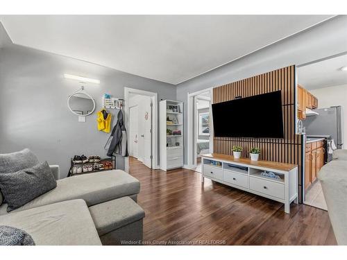 2383 Elsmere, Windsor, ON 