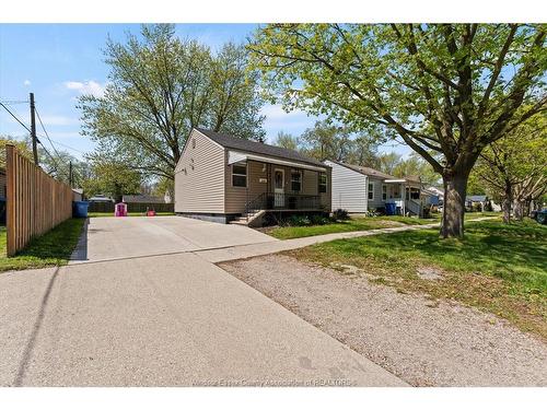 2383 Elsmere, Windsor, ON 